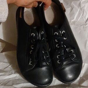 Black Leather Women's Sneakers